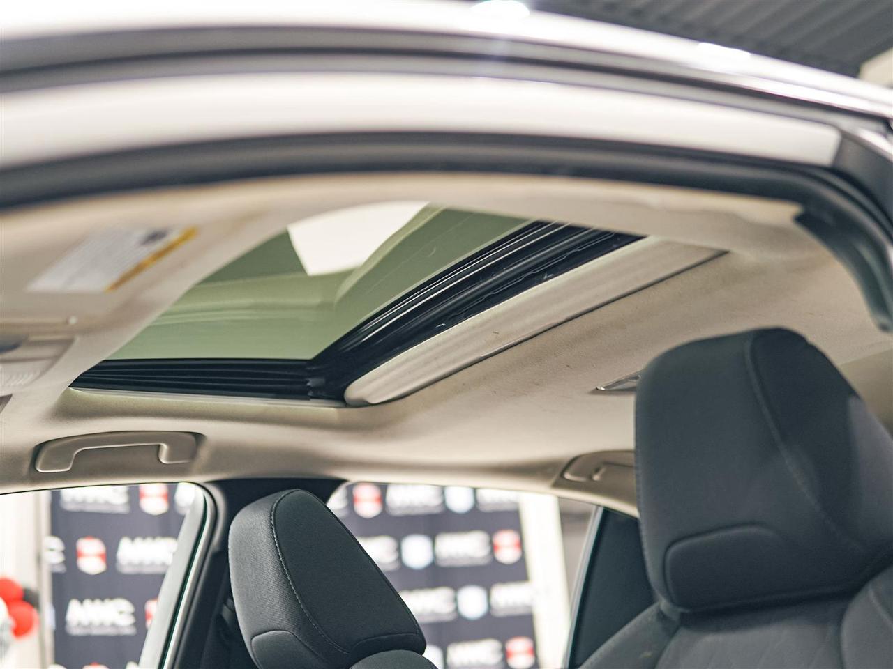2021 Toyota Corolla LE | UPGRADE | SUNROOF | NO ACCIDENTS Photo