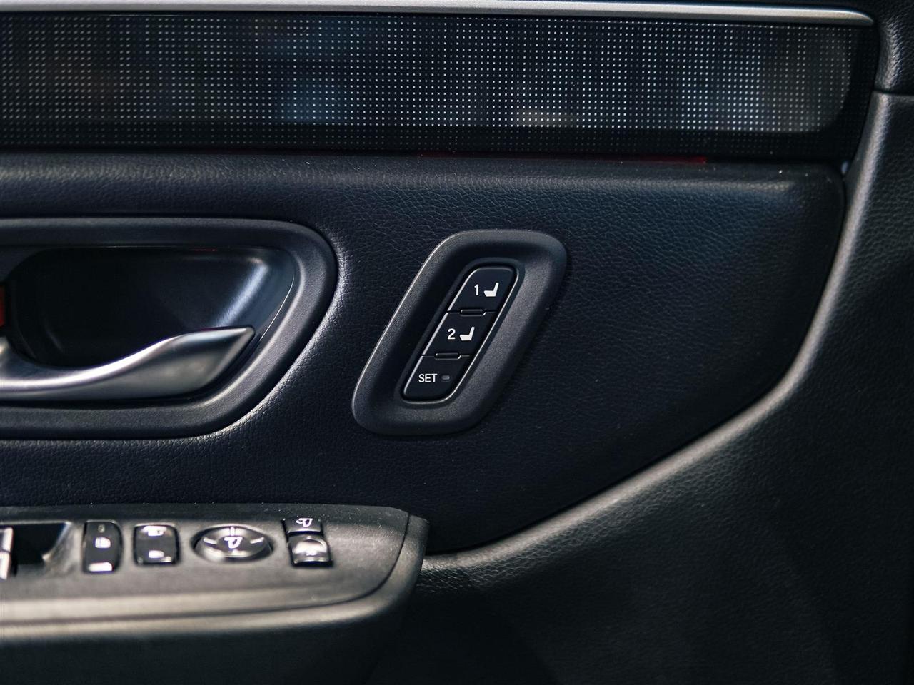 2023 Honda Pilot BLACK EDITION AWD | LEATHER | 8 PASS | NO ACCIDENTS Photo