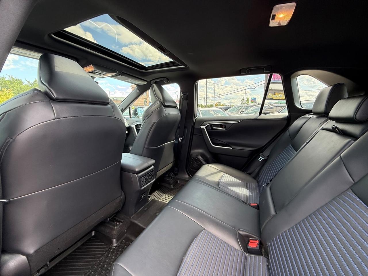2020 Toyota RAV4 XLE Photo