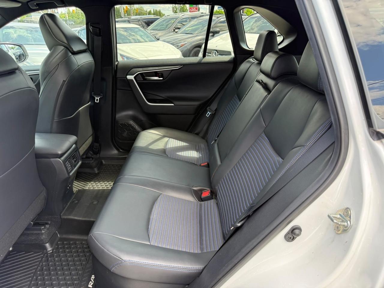 2020 Toyota RAV4 XLE Photo