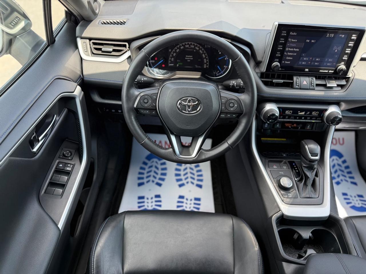 2020 Toyota RAV4 XLE Photo