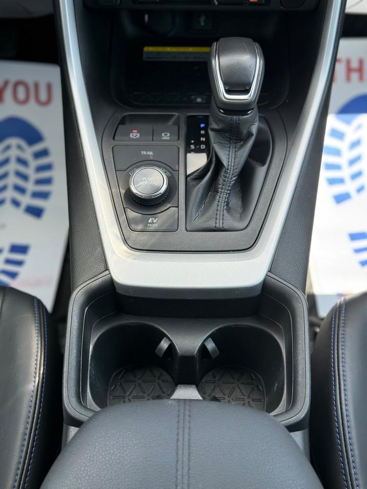 2020 Toyota RAV4 XLE Photo