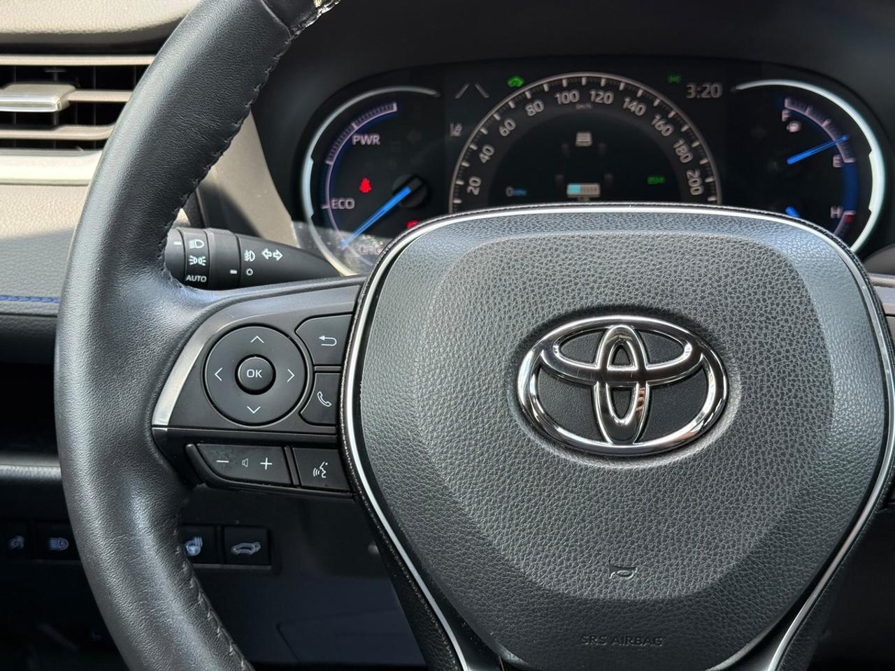 2020 Toyota RAV4 XLE Photo