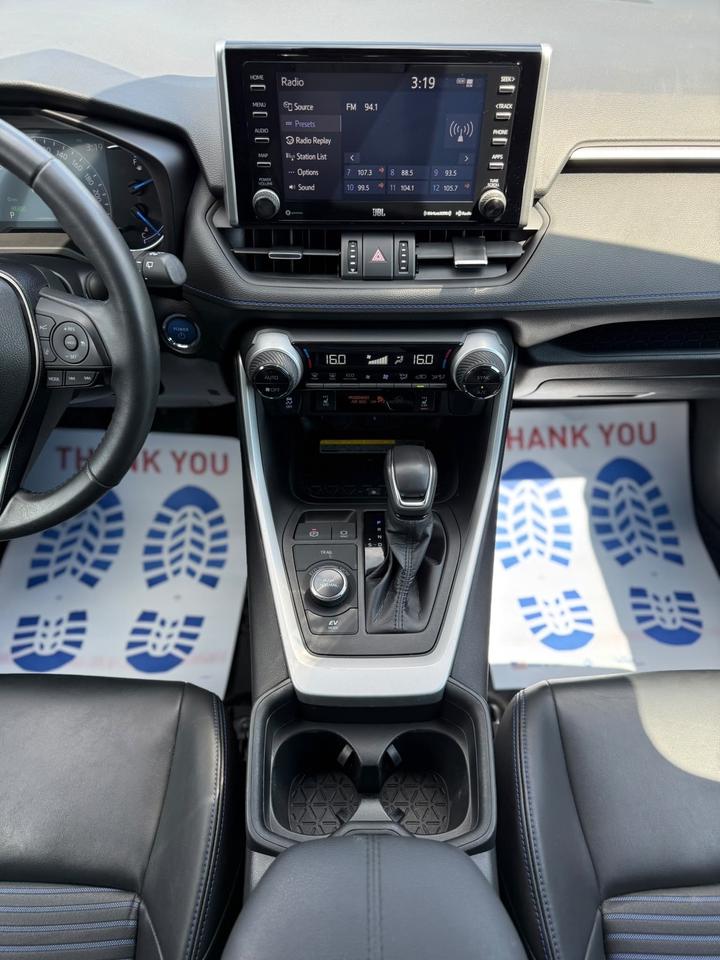 2020 Toyota RAV4 XLE Photo
