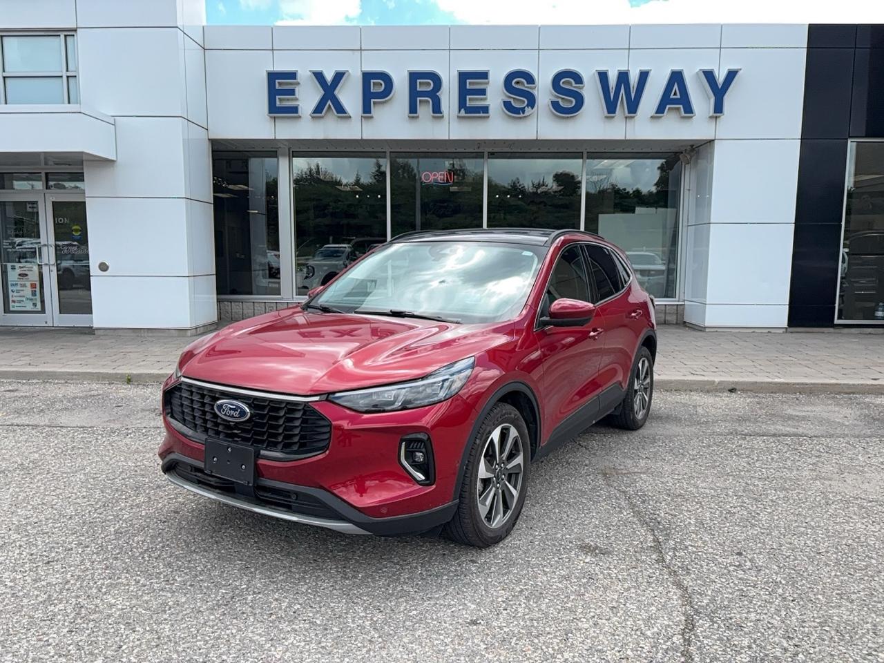 2023 Ford Escape LOADED! LOW KM'S, LOCAL TRADE, TECH PACK! CLEAN CF Photo0