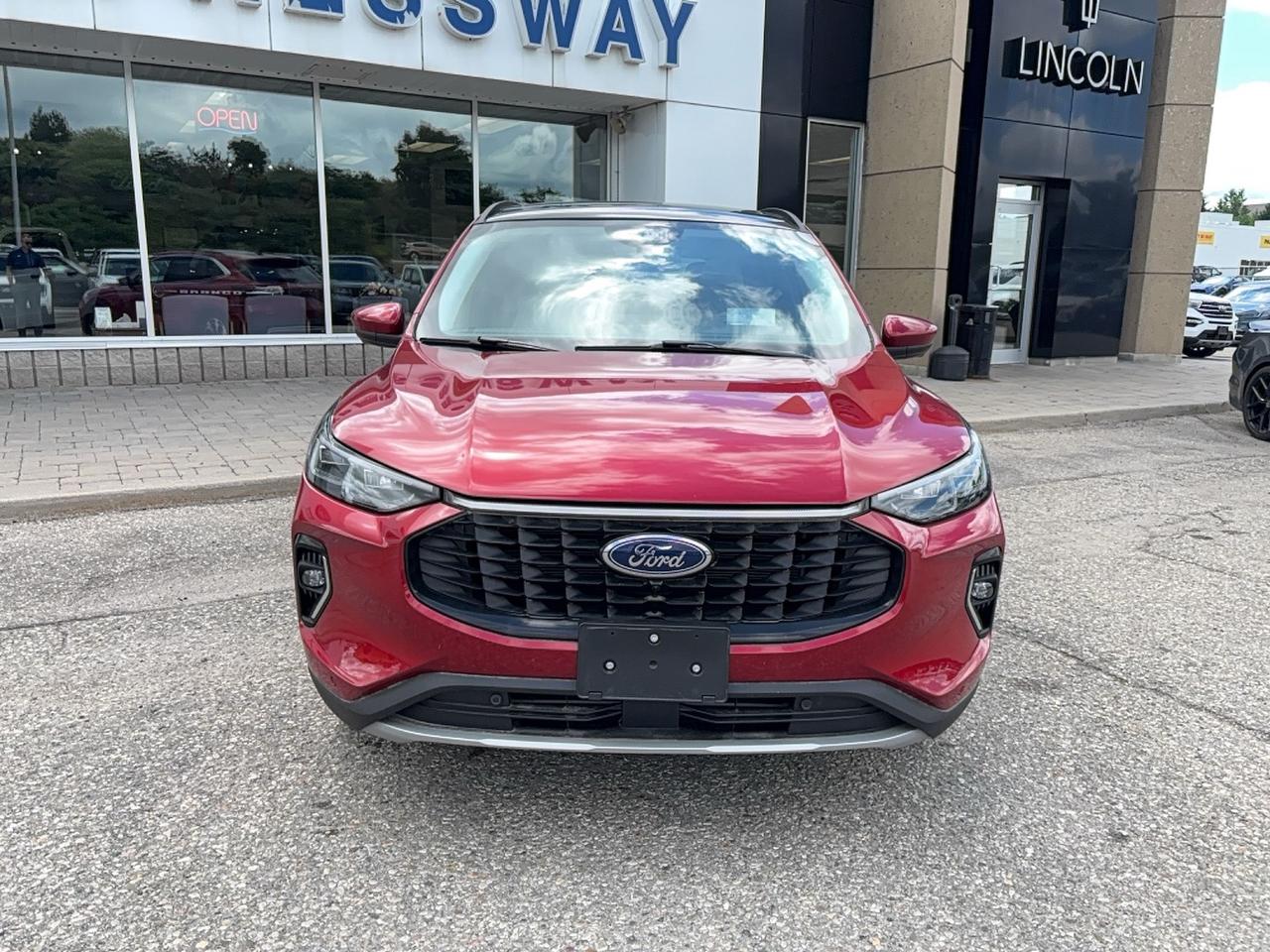 2023 Ford Escape LOADED! LOW KM'S, LOCAL TRADE, TECH PACK! CLEAN CF Photo1