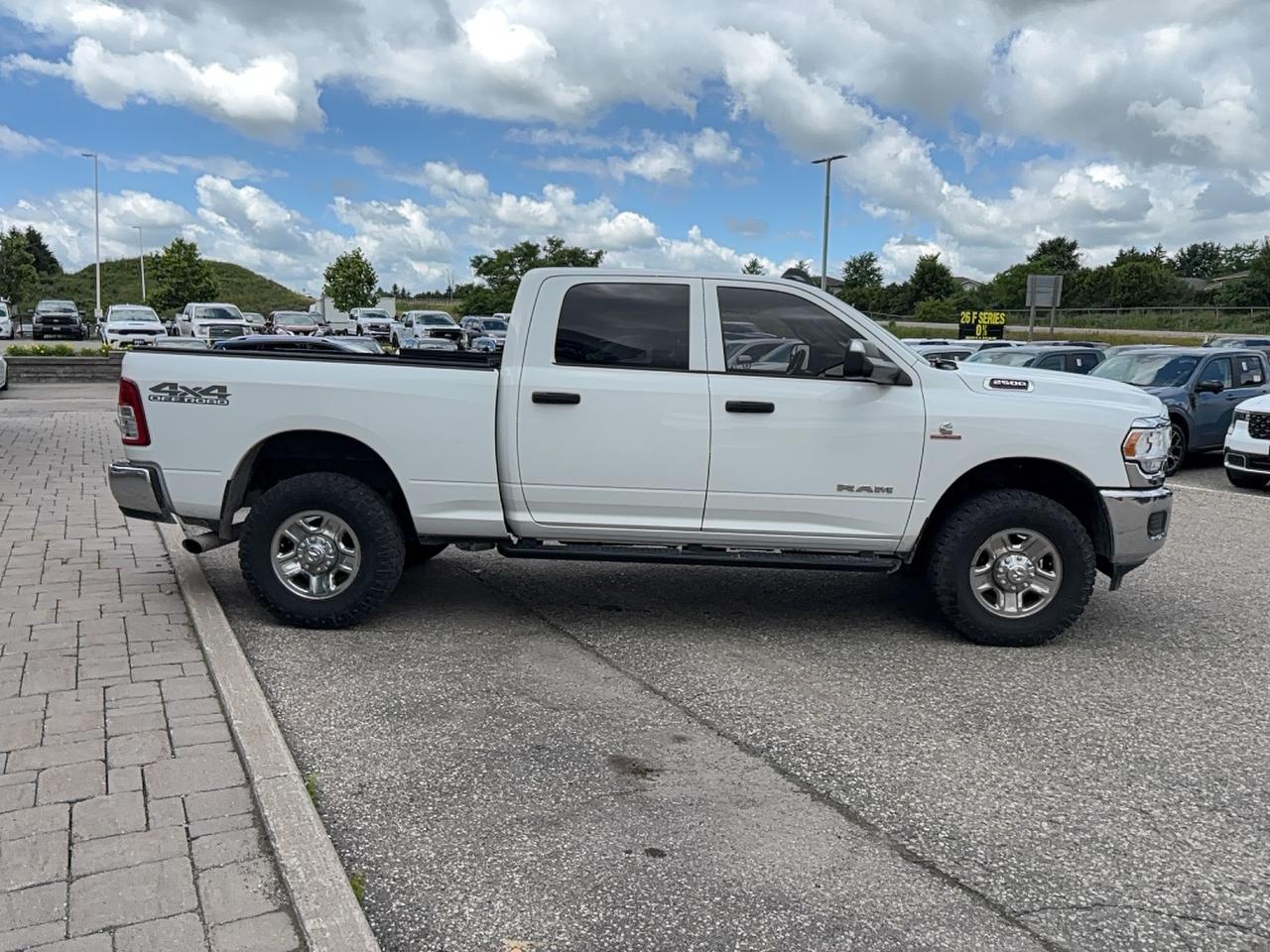 2019 RAM 2500 LOCAL TRADE, DIESEL, OFF-ROAD PACK, CHROME PACK! Photo3