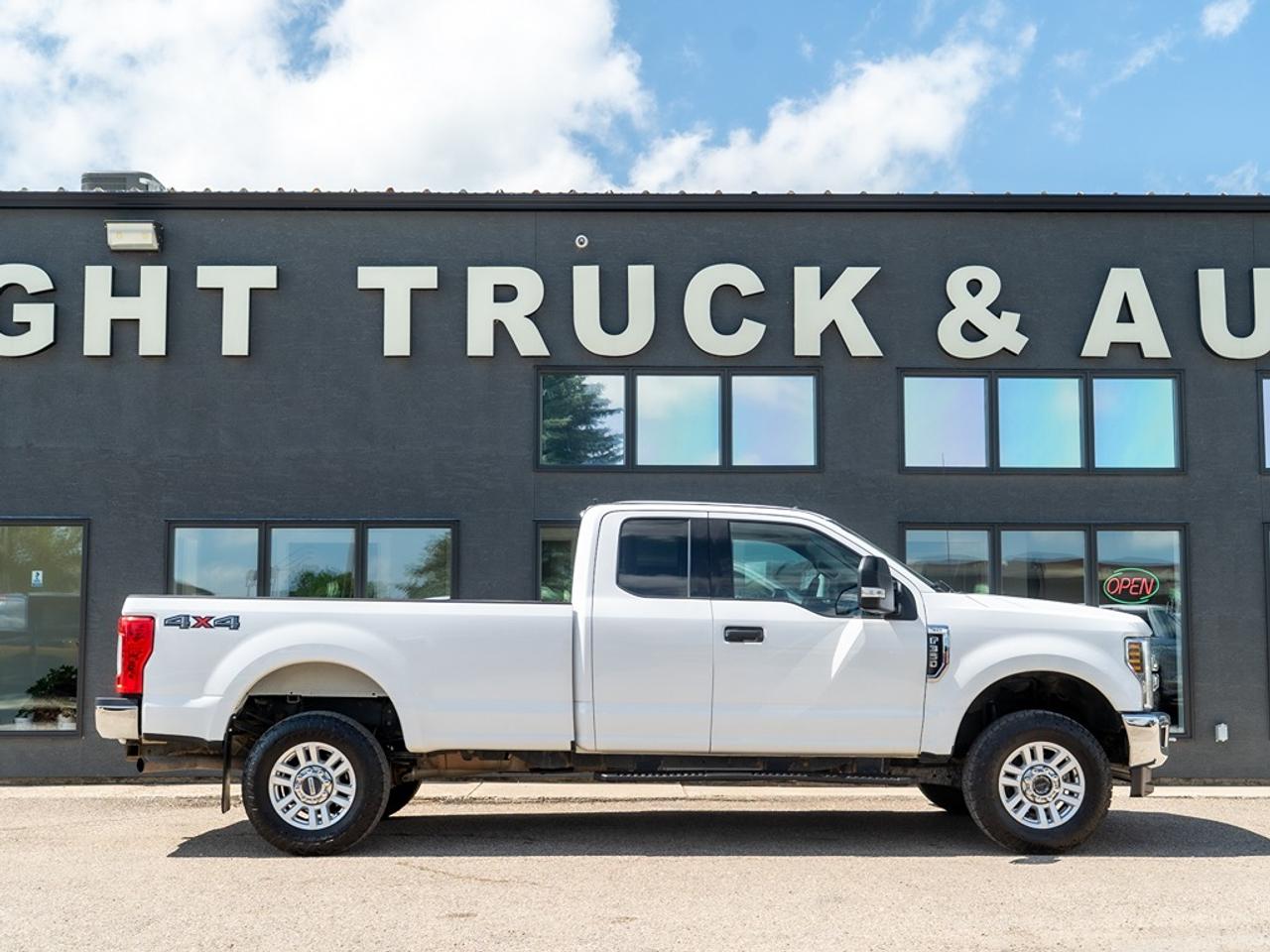 2019 Ford SUPER DUTY F-350 SRW XLT 4WD SuperCab 8' Box Photo4