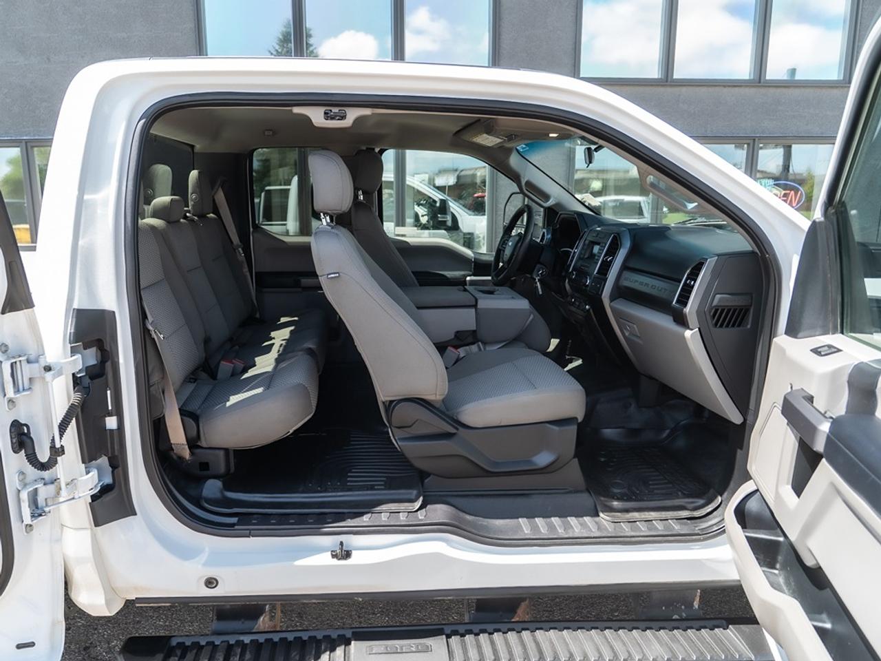 2019 Ford SUPER DUTY F-350 SRW XLT 4WD SuperCab 8' Box Photo17
