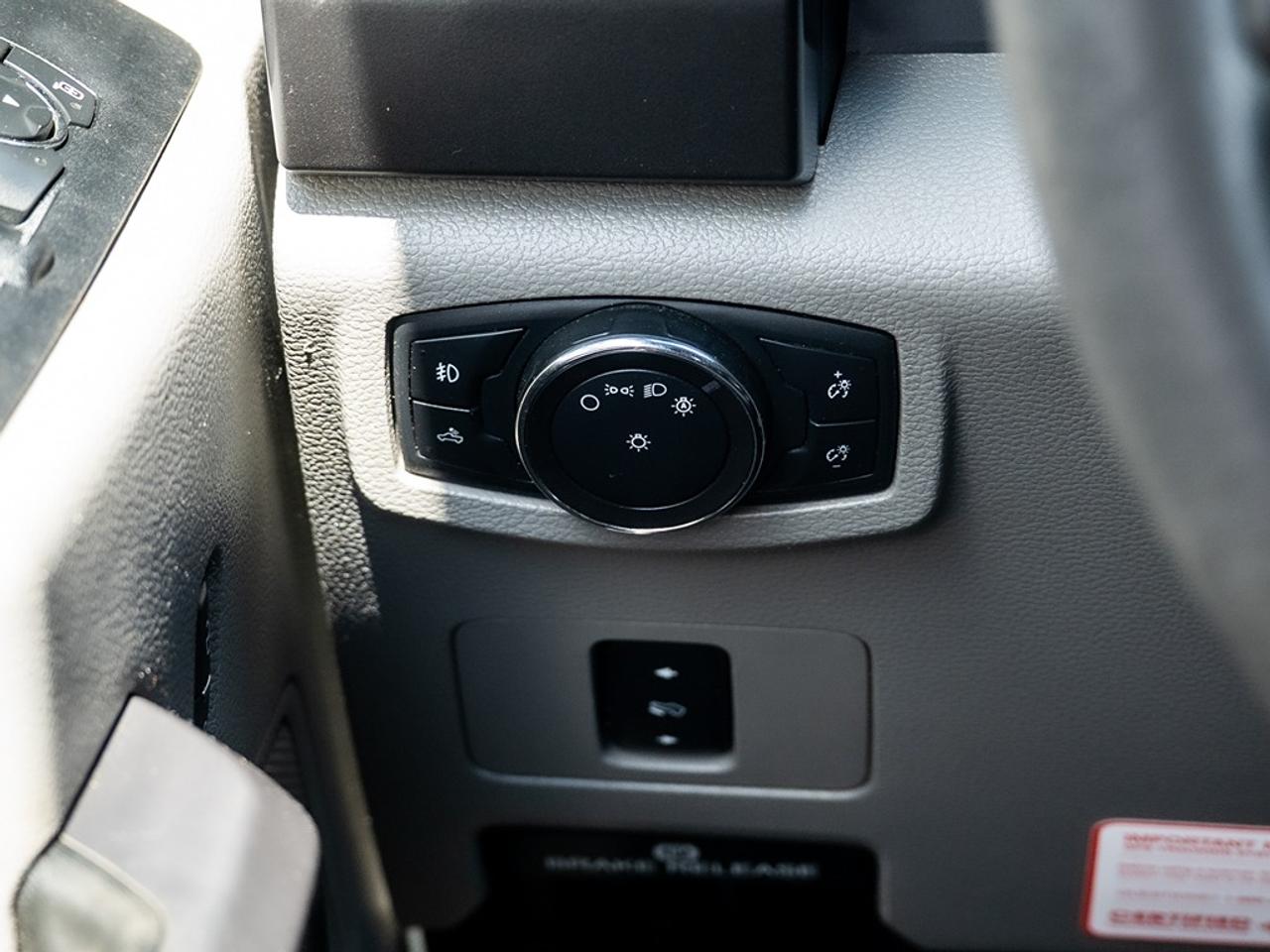 2019 Ford SUPER DUTY F-350 SRW XLT 4WD SuperCab 8' Box Photo30