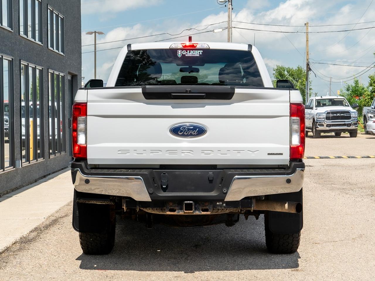 2019 Ford SUPER DUTY F-350 SRW XLT 4WD SuperCab 8' Box Photo6