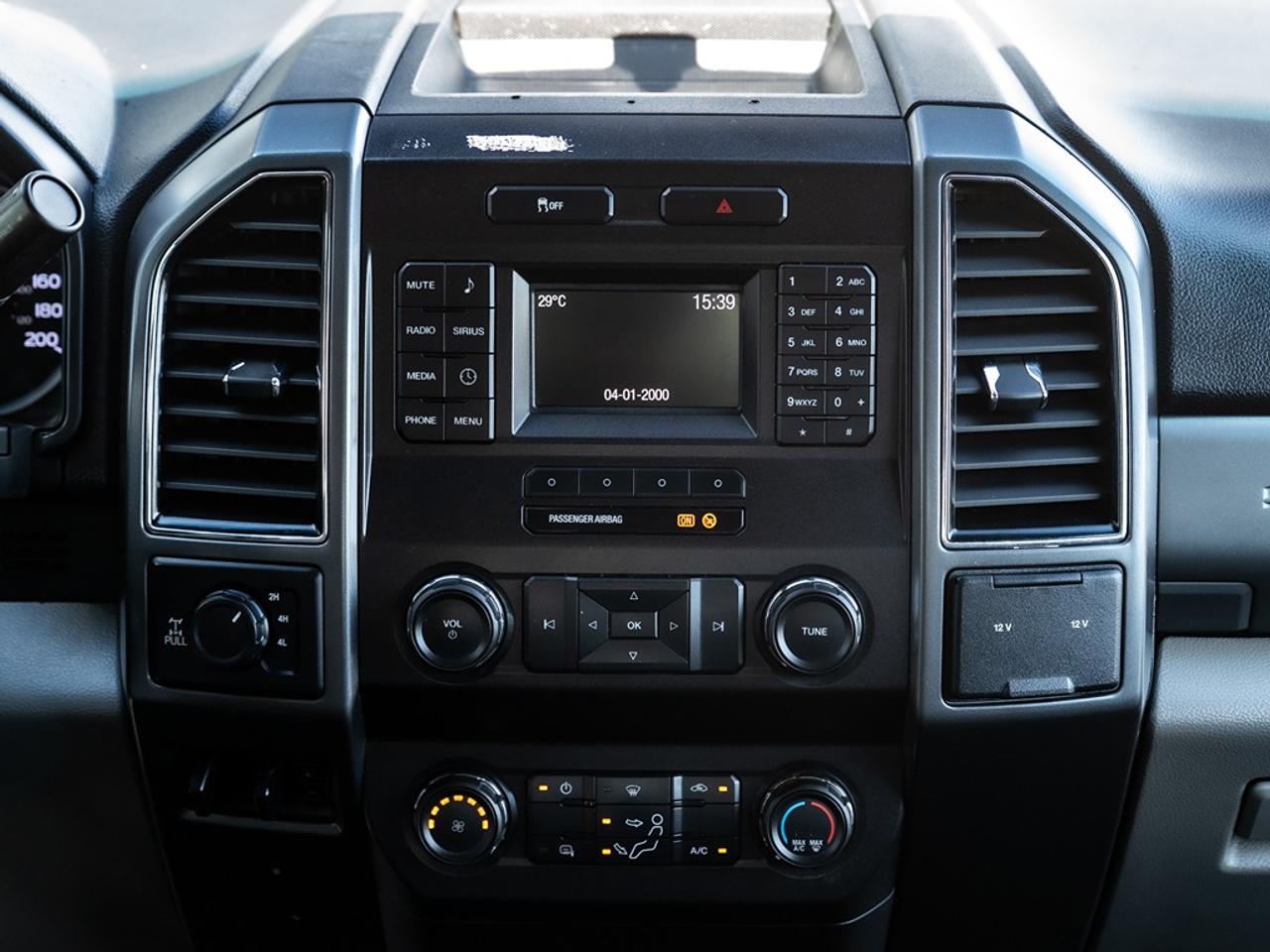2019 Ford SUPER DUTY F-350 SRW XLT 4WD SuperCab 8' Box Photo8