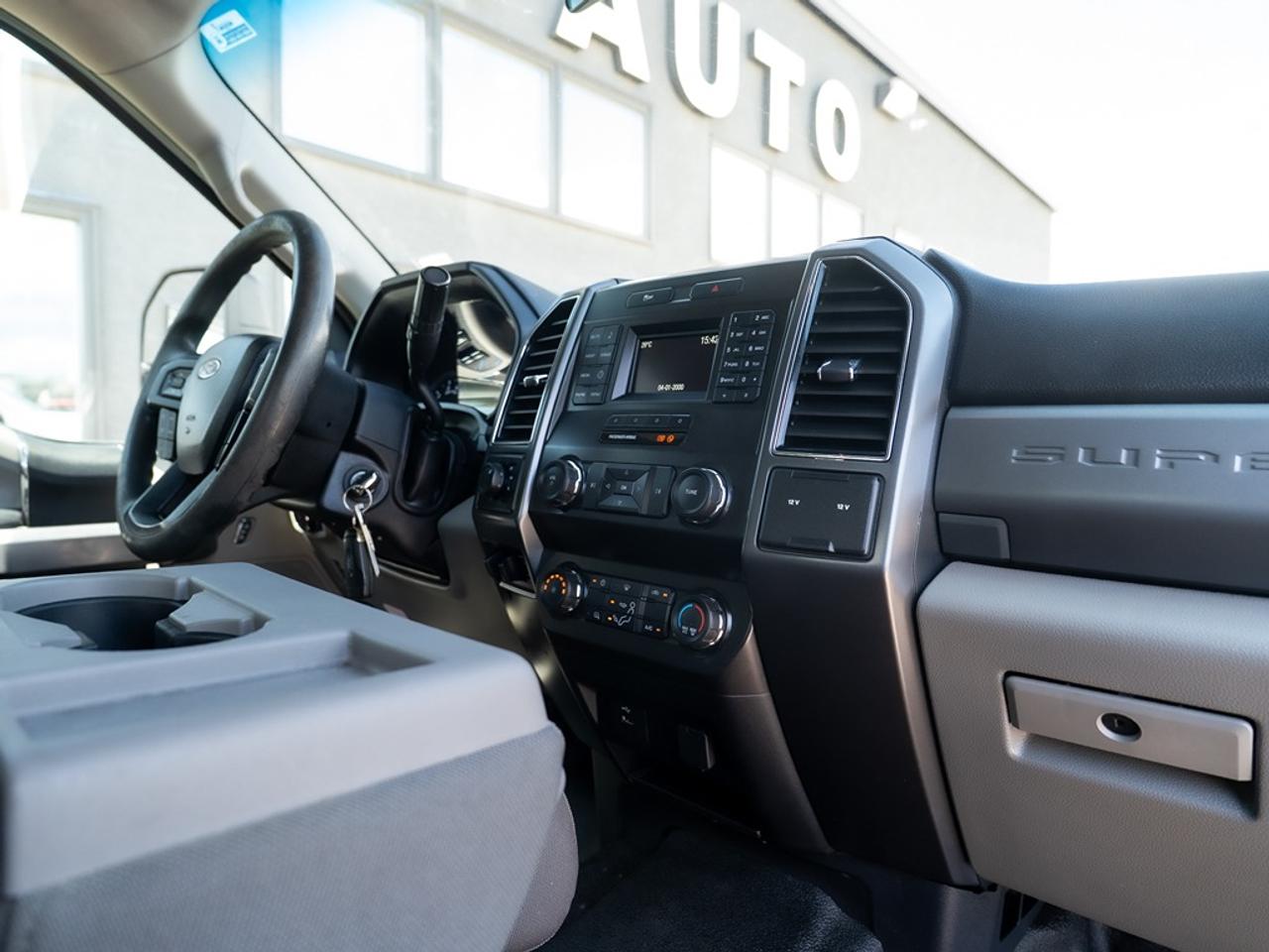 2019 Ford SUPER DUTY F-350 SRW XLT 4WD SuperCab 8' Box Photo19