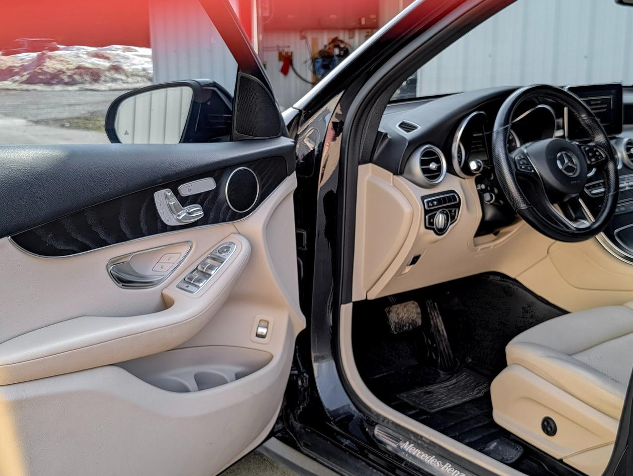2019 Mercedes GLC 300 Photo