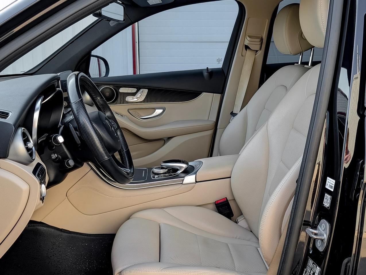 2019 Mercedes GLC 300 Photo