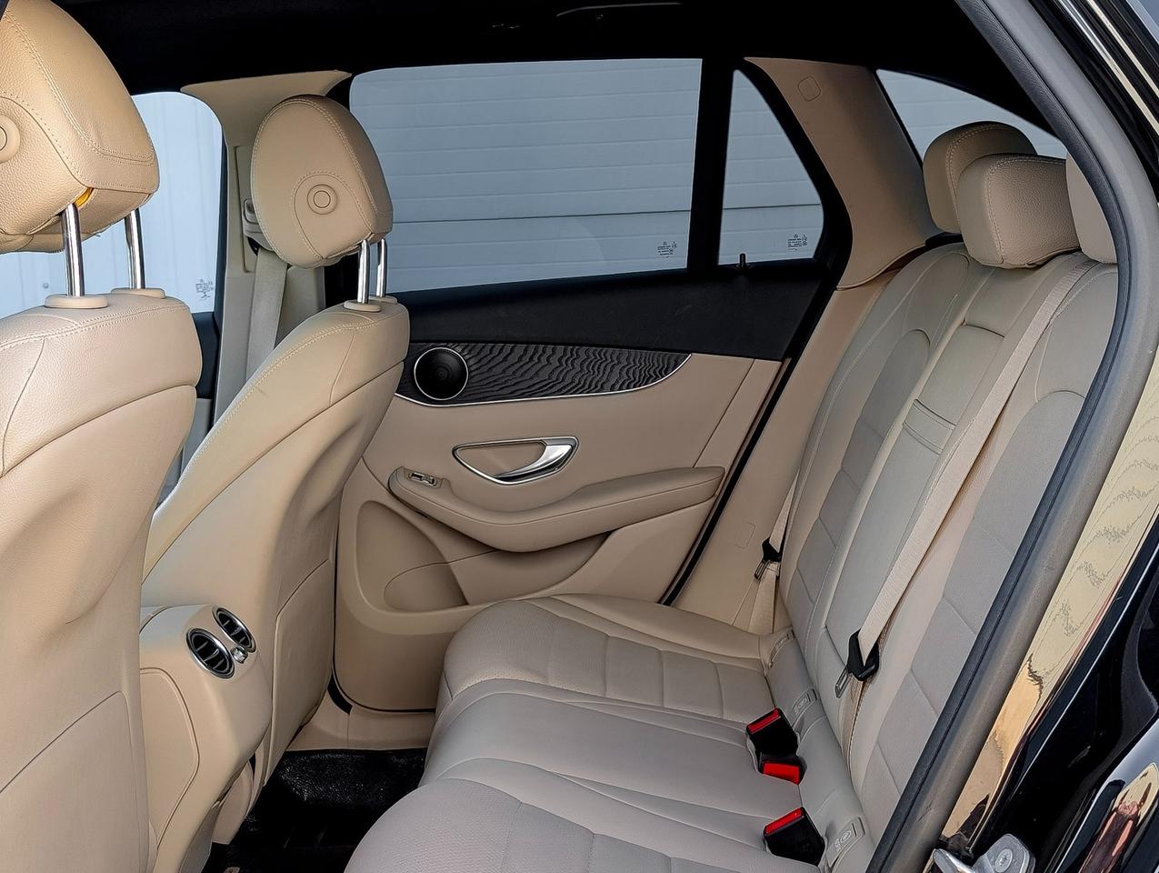 2019 Mercedes GLC 300 Photo