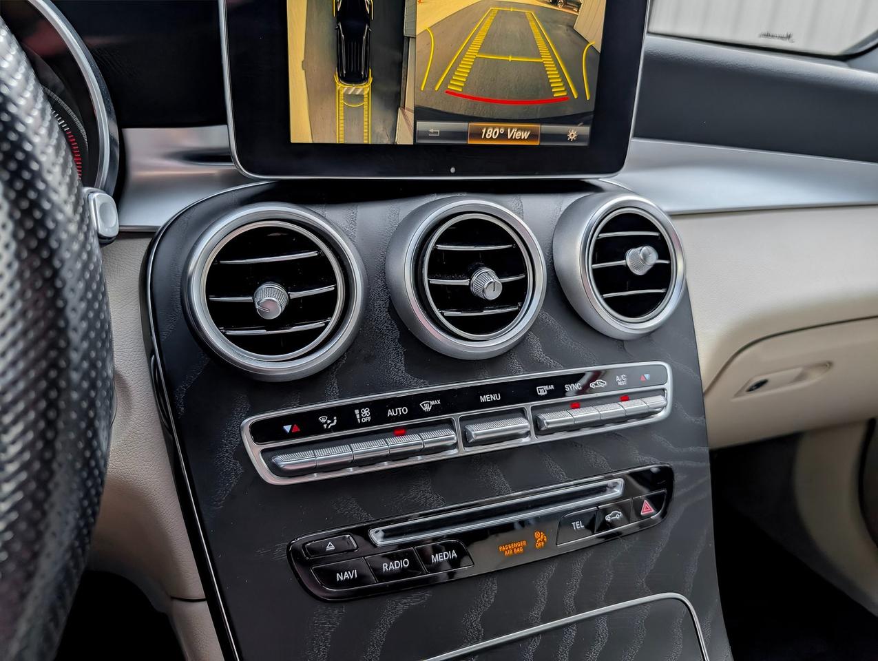 2019 Mercedes GLC 300 Photo