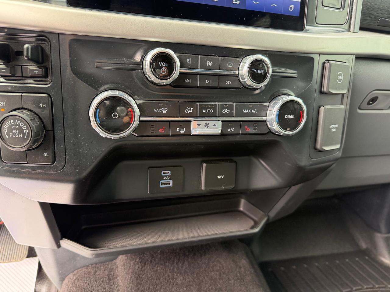 2022 Ford F-150 XLT Photo