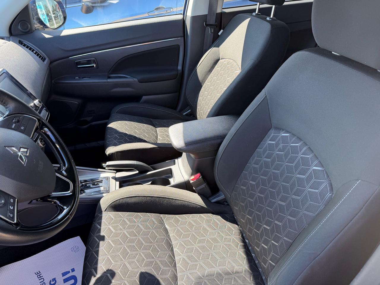 2023 Mitsubishi RVR SE Photo