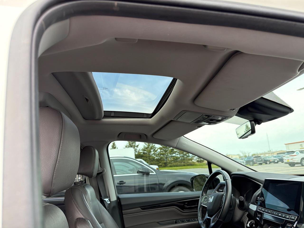 2018 Honda Odyssey Touring Photo