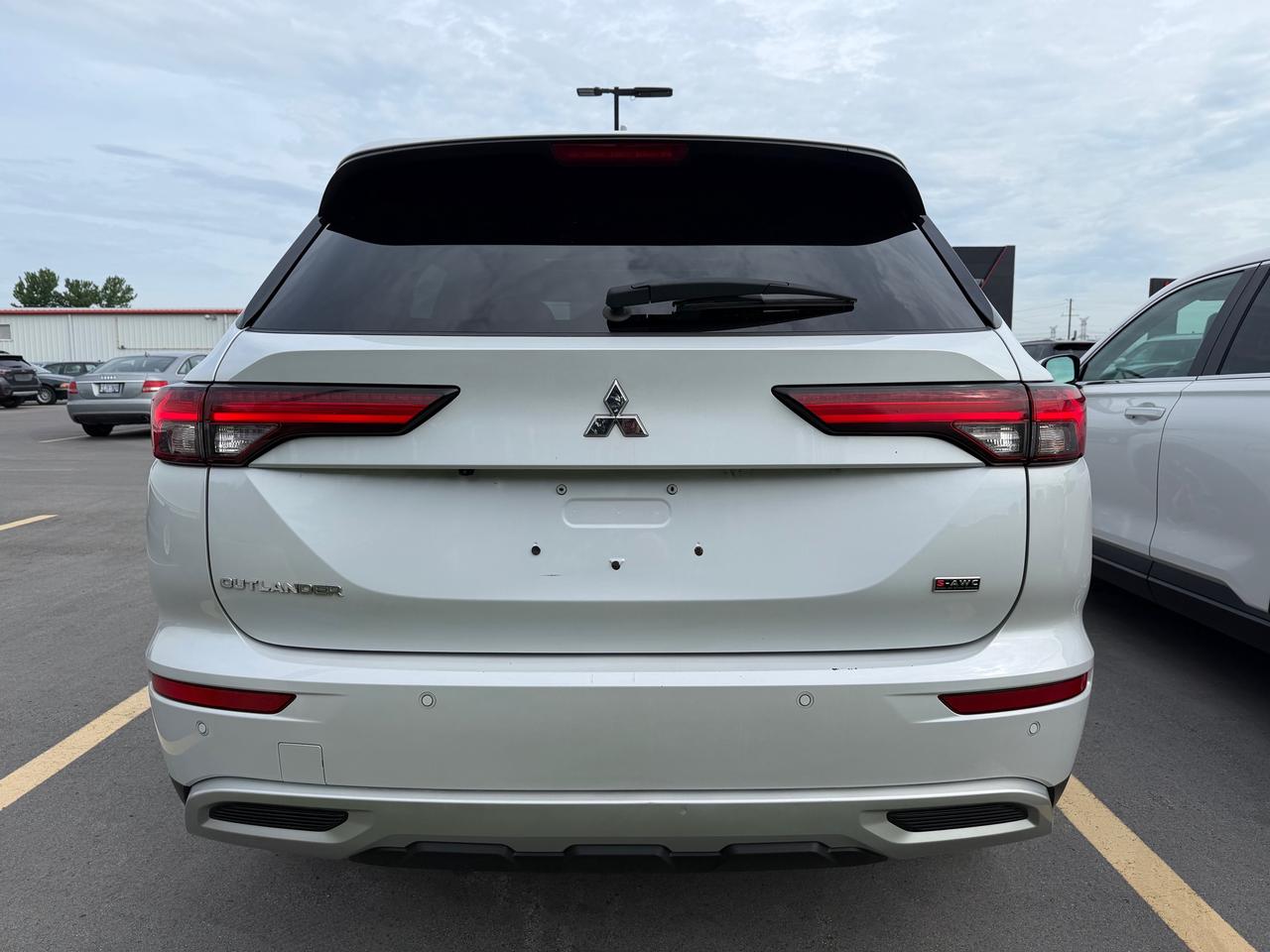 2022 Mitsubishi Outlander LE Photo