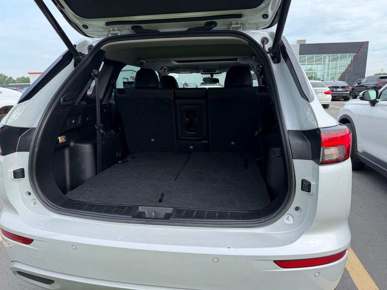 2022 Mitsubishi Outlander LE Photo