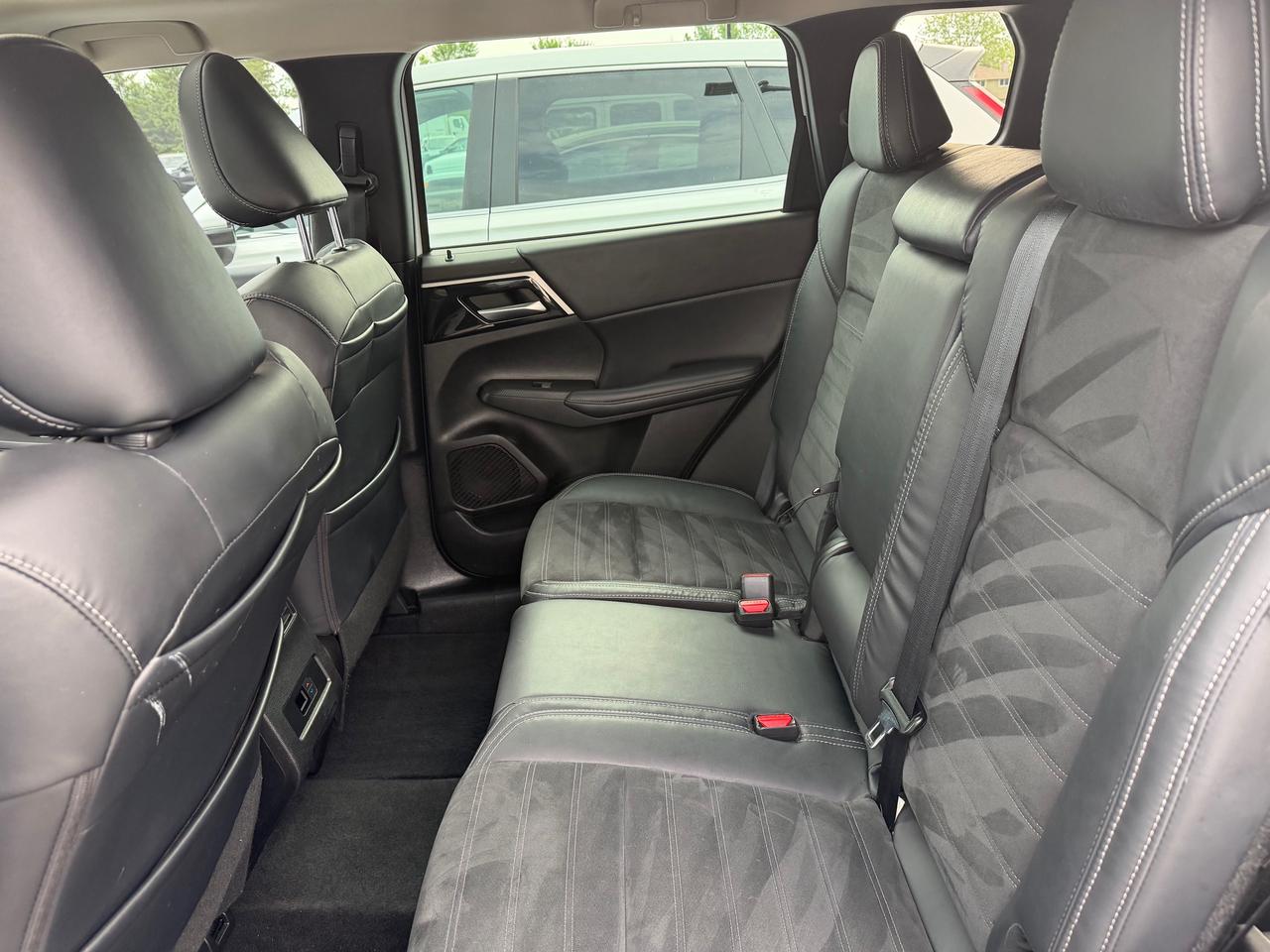 2022 Mitsubishi Outlander LE Photo