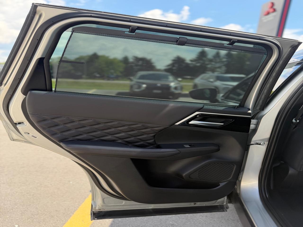 2023 Mitsubishi Outlander Plug-In Hybrid GT Photo