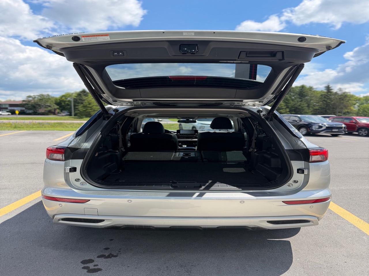 2023 Mitsubishi Outlander Plug-In Hybrid GT Photo