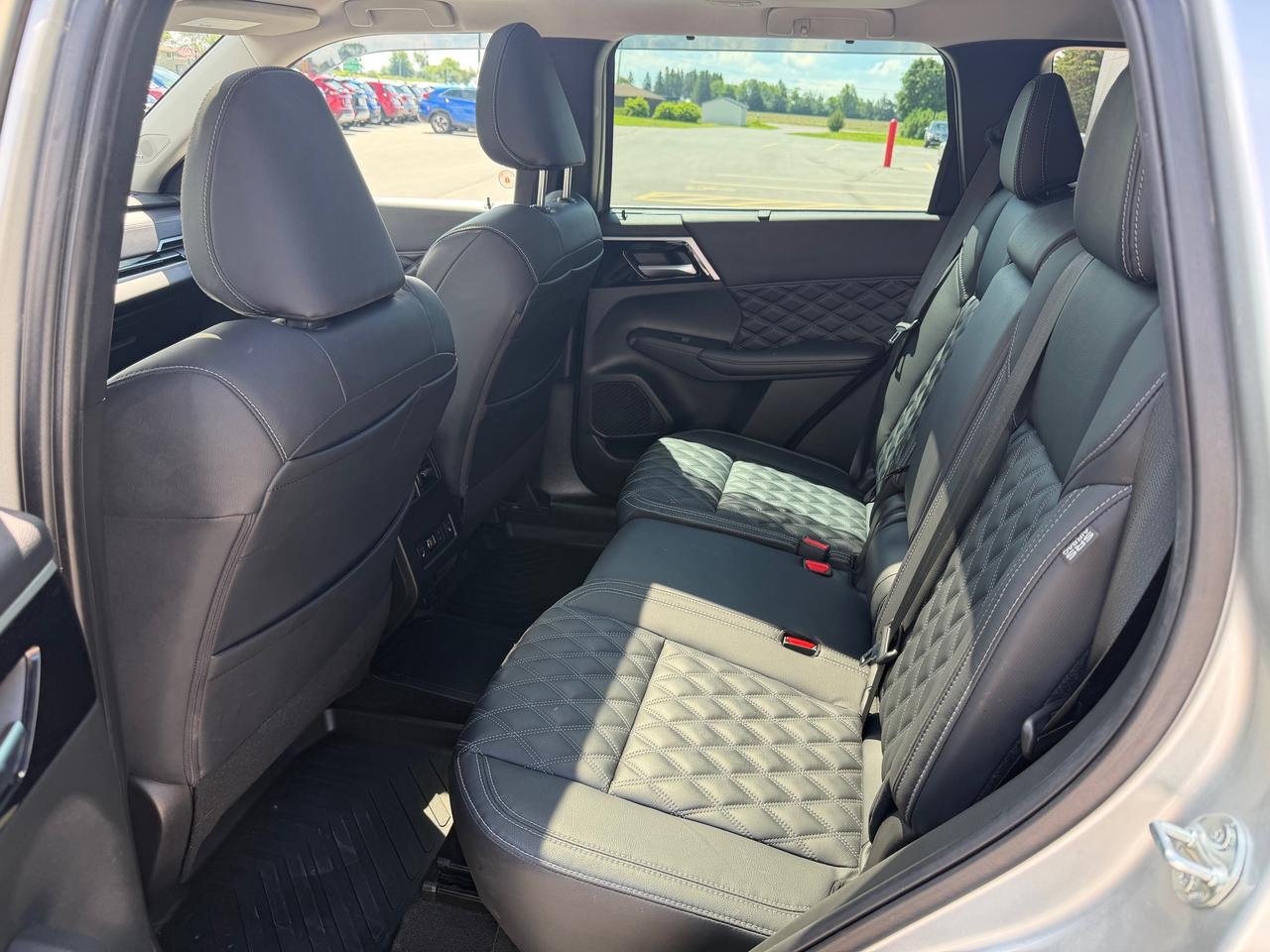 2023 Mitsubishi Outlander Plug-In Hybrid GT Photo