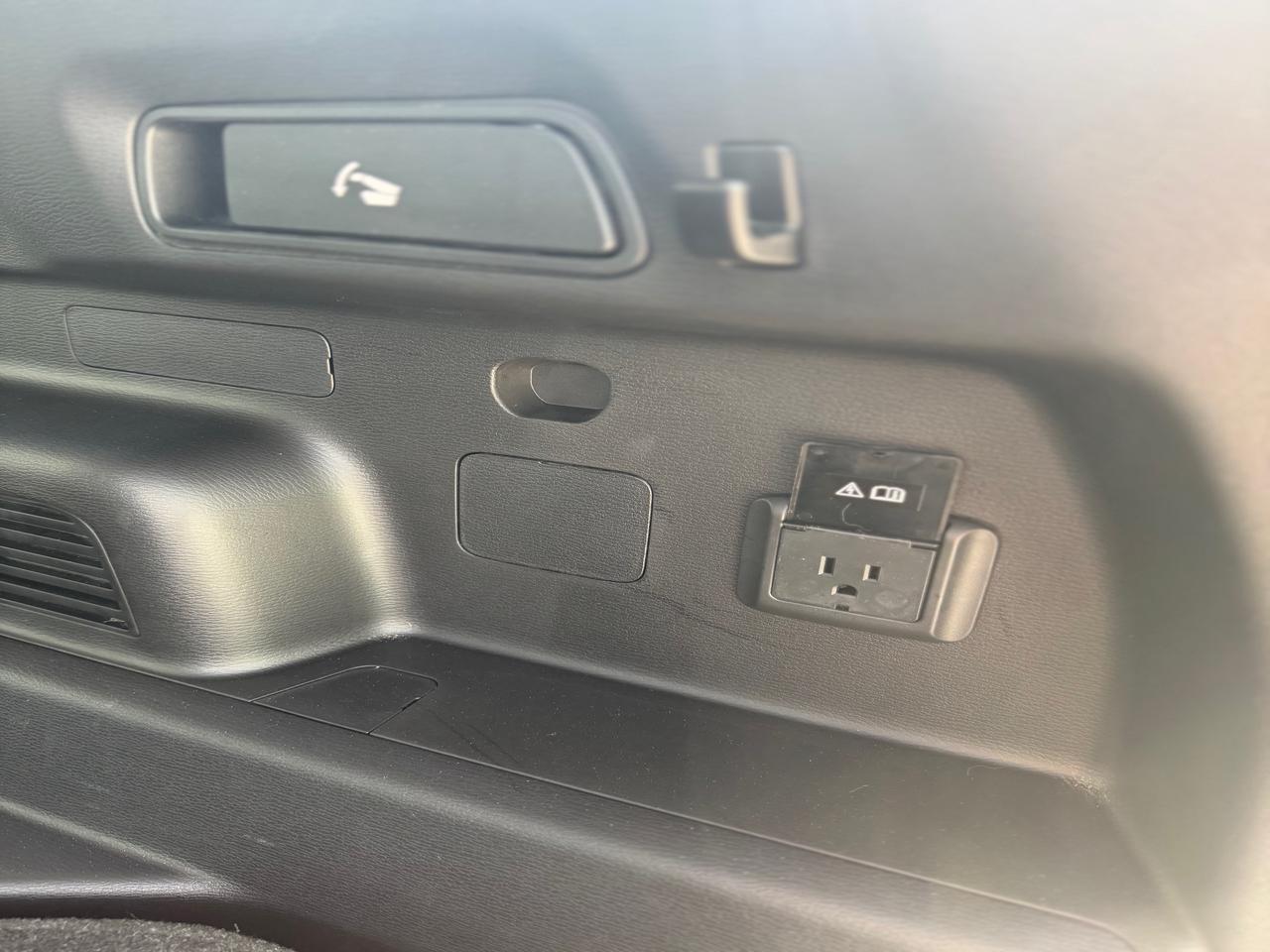 2023 Mitsubishi Outlander Plug-In Hybrid GT Photo