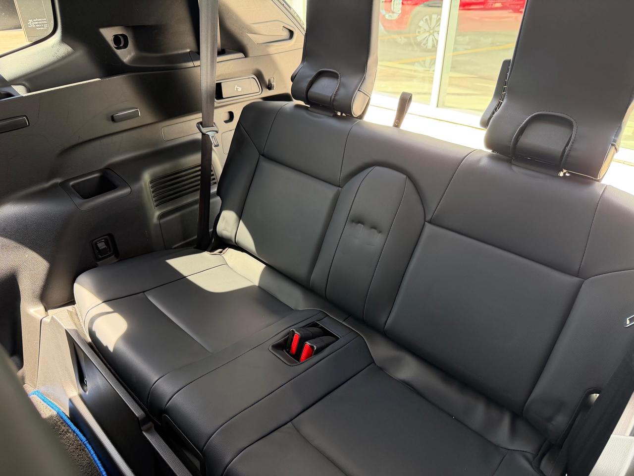 2023 Mitsubishi Outlander Plug-In Hybrid GT Photo