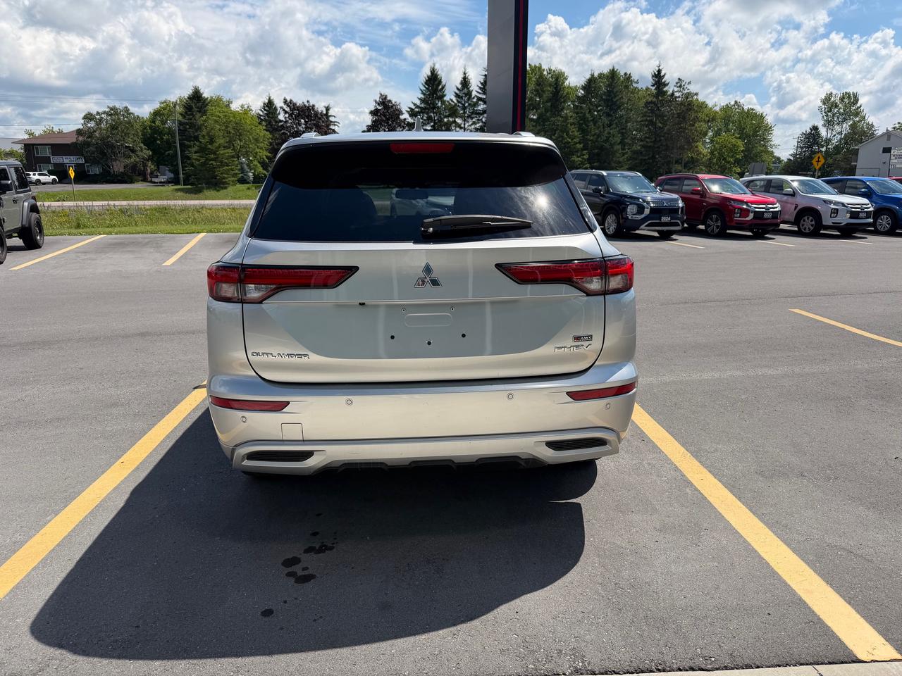 2023 Mitsubishi Outlander Plug-In Hybrid GT Photo