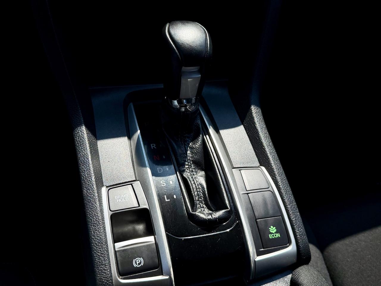2018 Honda Civic FINANCING AVAILABLE Photo12