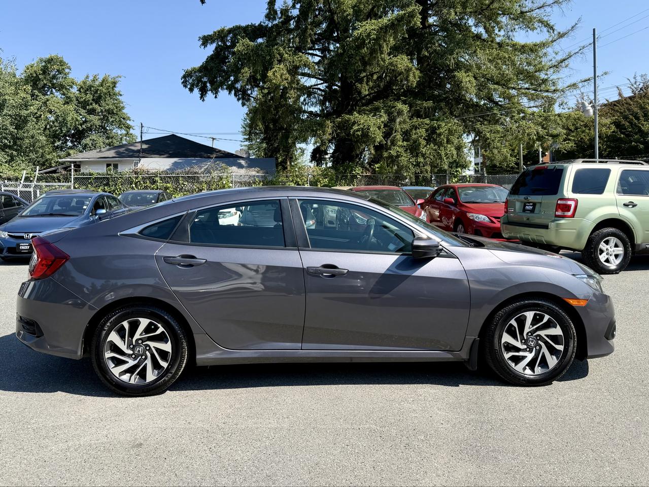 2018 Honda Civic FINANCING AVAILABLE Photo4
