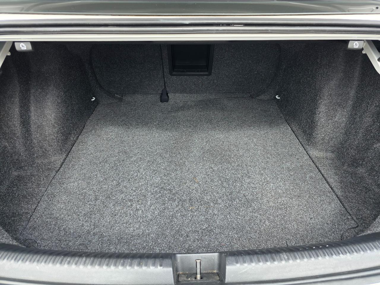 2017 Volkswagen Jetta HIGHLINE Photo