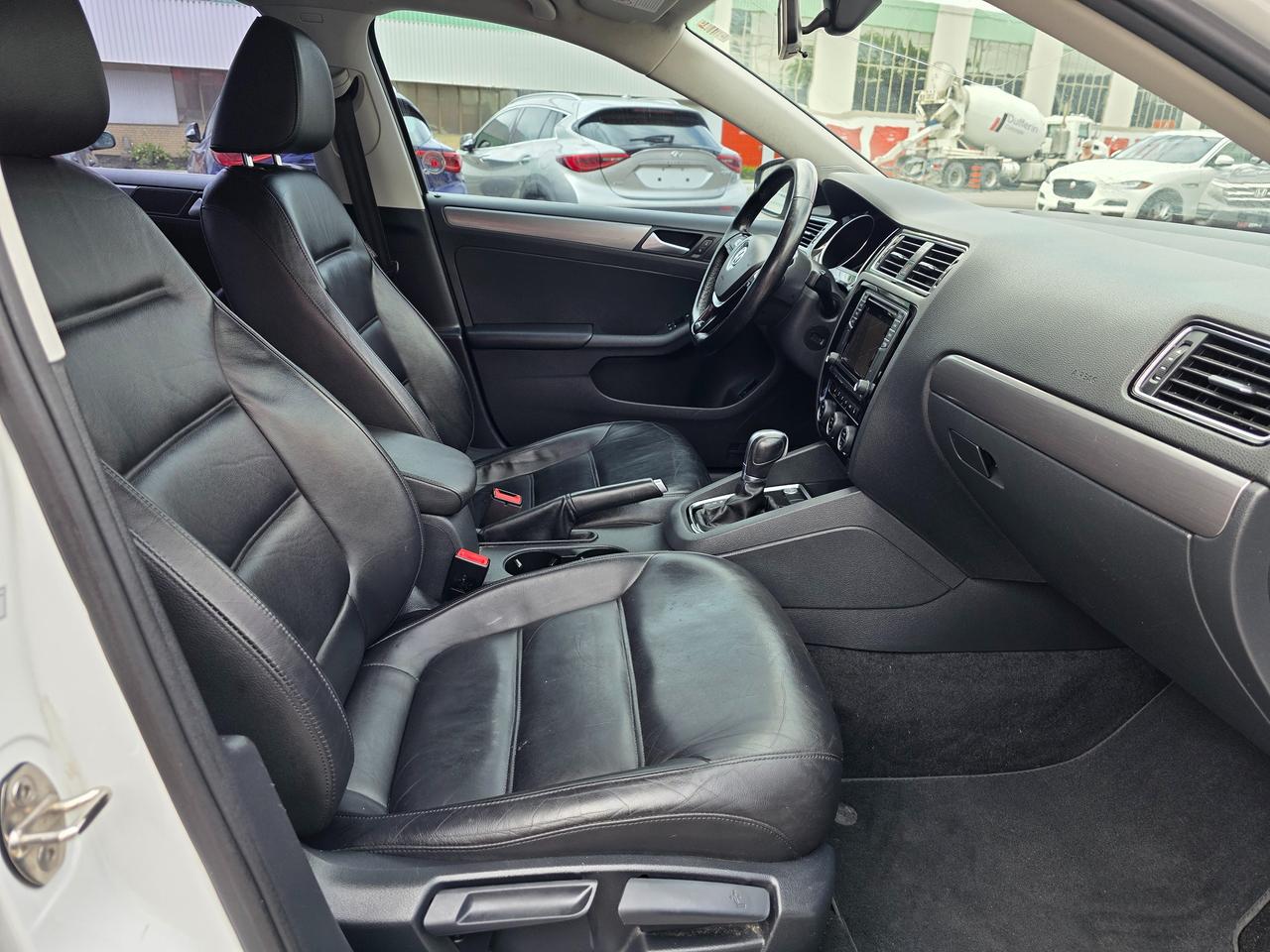 2017 Volkswagen Jetta HIGHLINE Photo