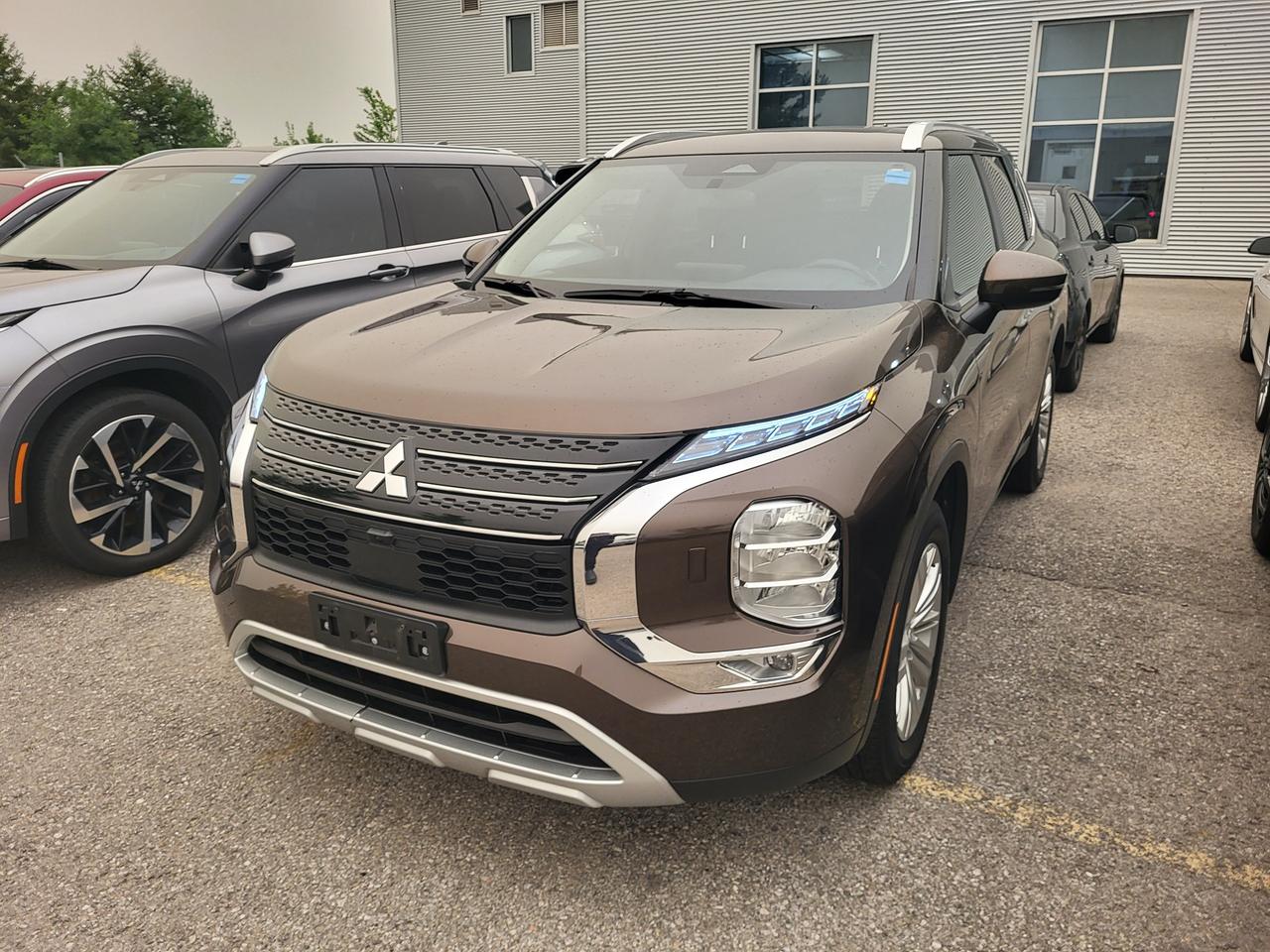 Used 2024 Mitsubishi Outlander SE S-AWC for sale in Barrie, ON