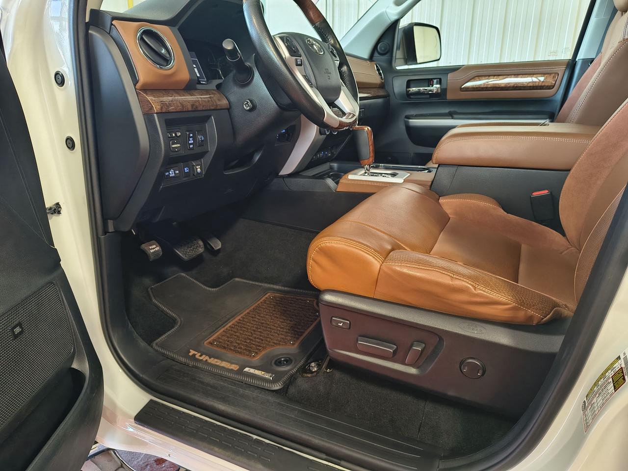 2020 Toyota Tundra Platinum Photo0