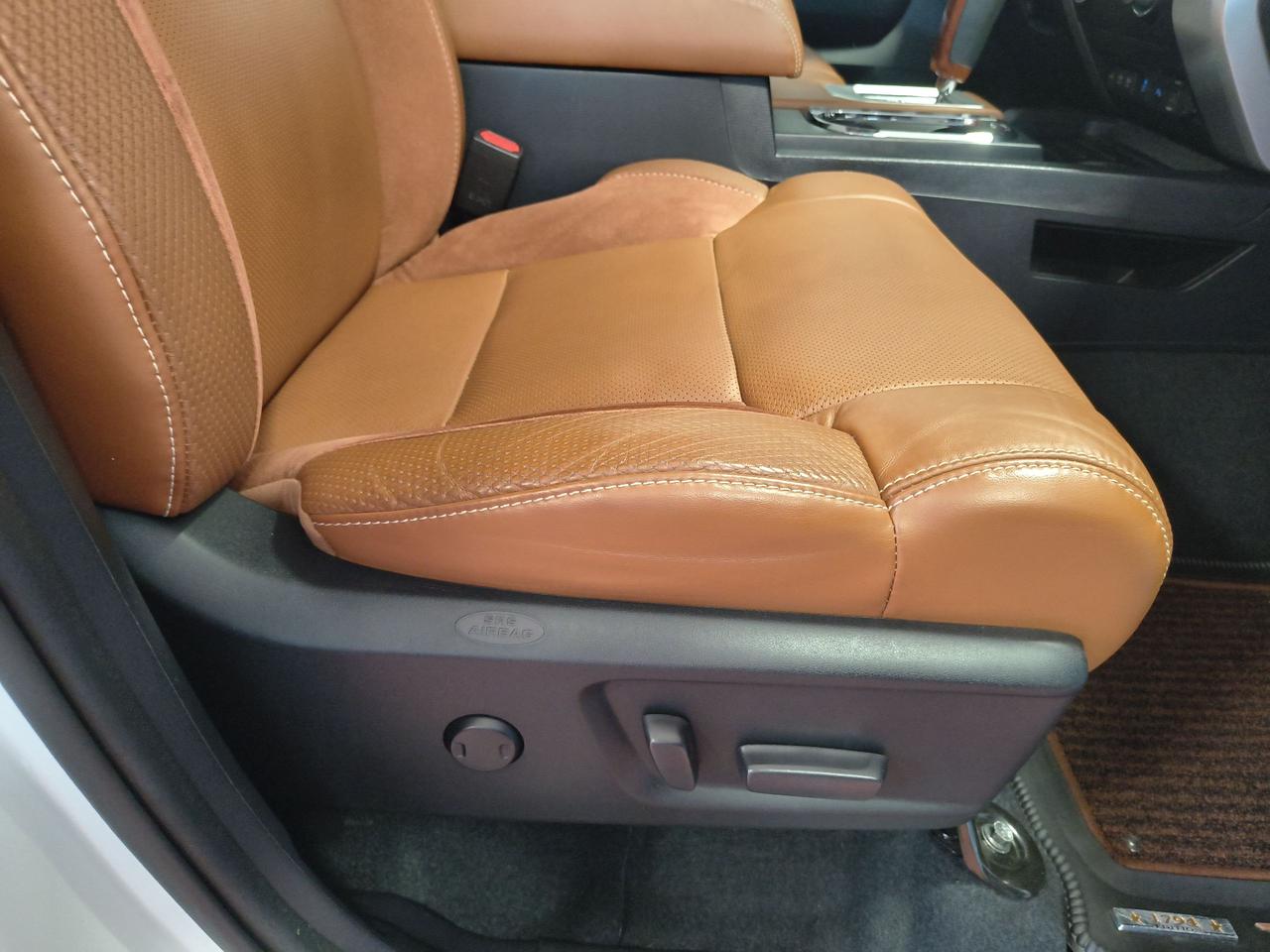 2020 Toyota Tundra Platinum Photo0
