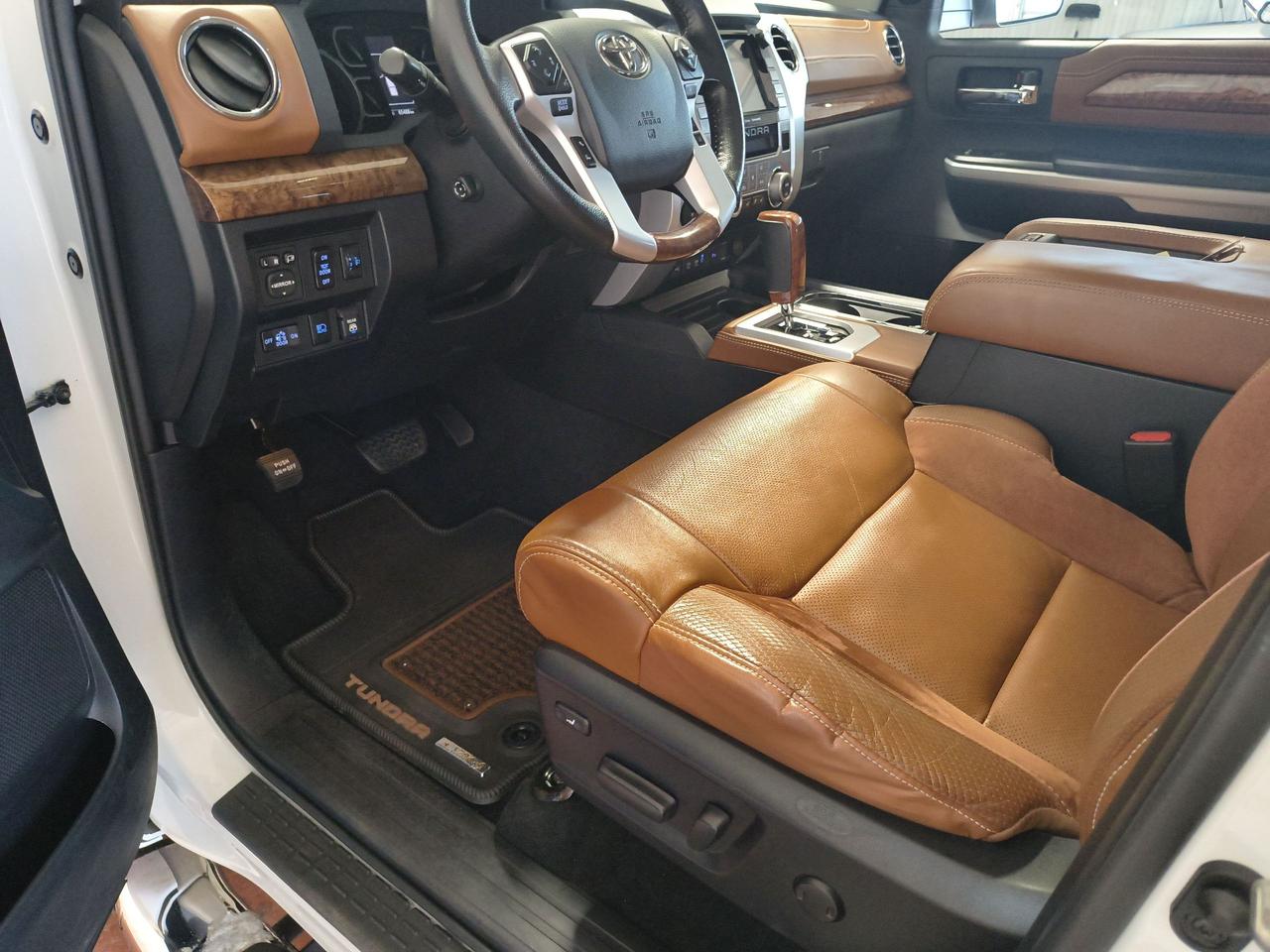 2020 Toyota Tundra Platinum Photo0