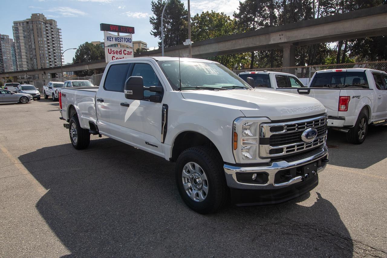 2024 Ford F-350 XLT 4WD Crew Cab 6.75' Box Photo3