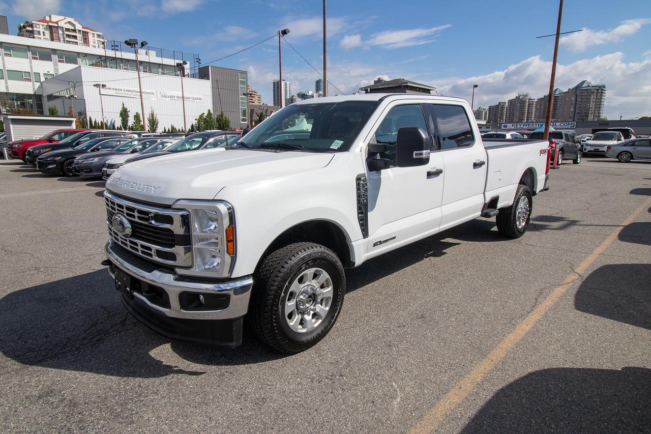 2024 Ford F-350 XLT 4WD Crew Cab 6.75' Box Photo1