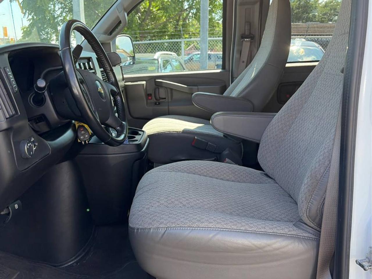 2023 Chevrolet Express LT Photo4