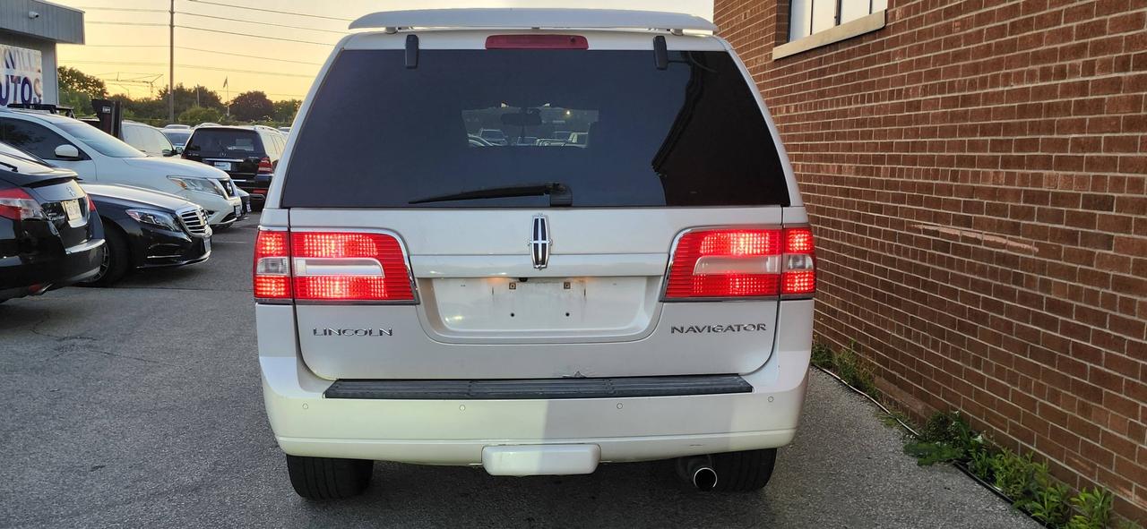 2010 Lincoln Navigator 4WD 4dr Ultimate Photo3