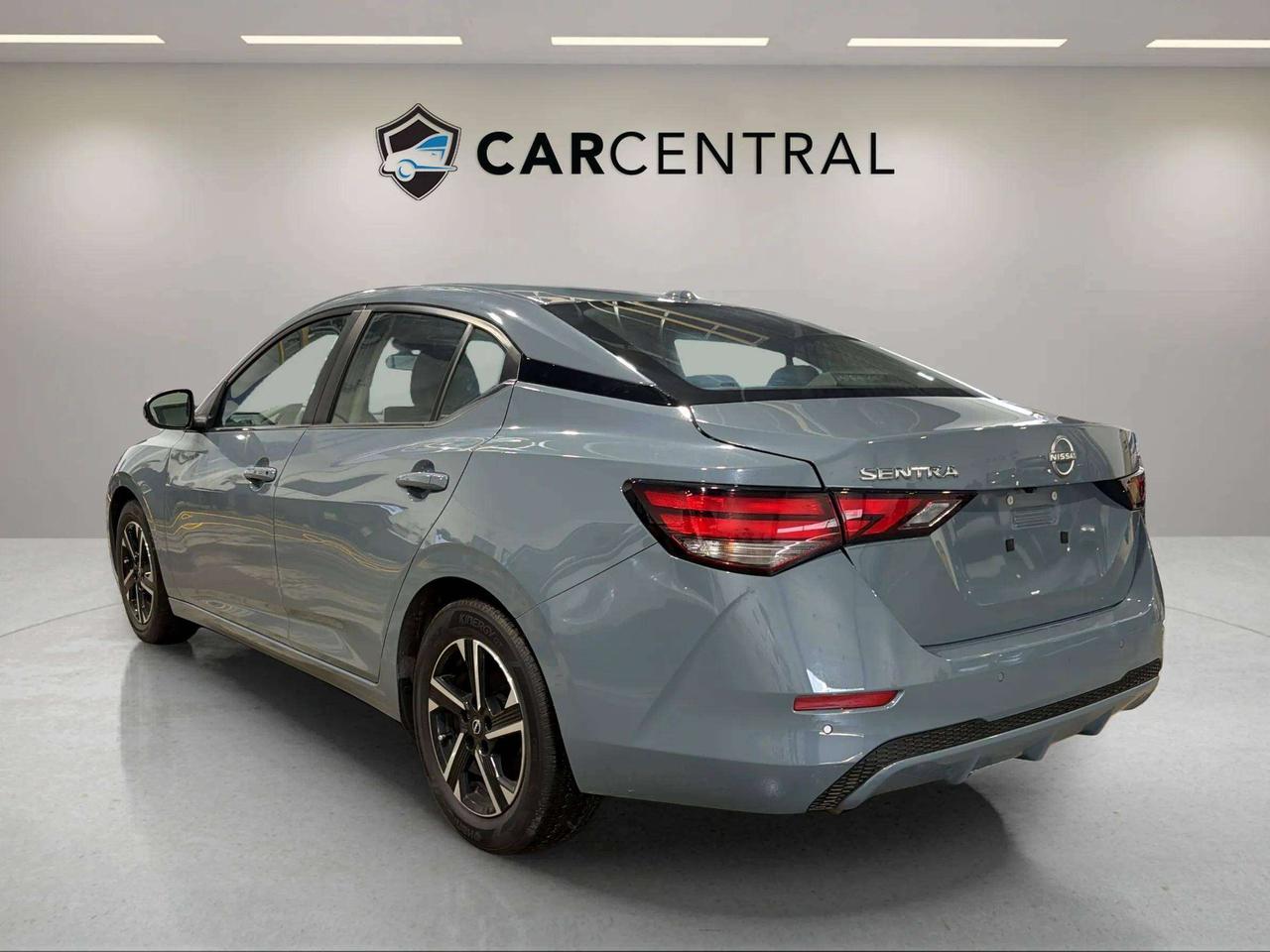 2024 Nissan Sentra SV| CLEAN CARFAX| CARPLAY | HTD SEATS| STARTER Photo