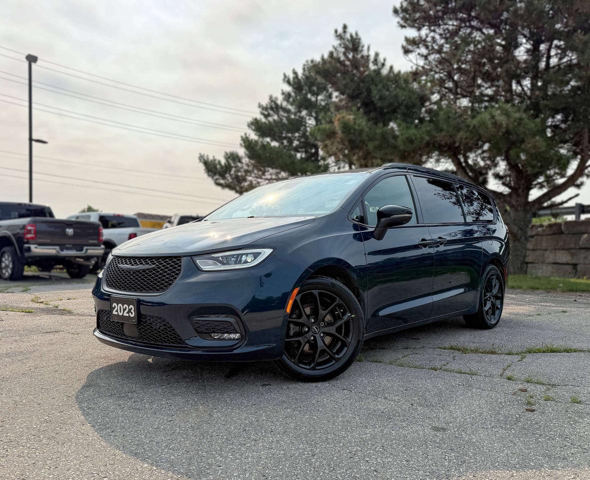 1 KEY FOB, NAVIGATION, BACKUP CAMERA, BLIND SPOT, REMOTE START, PARKING SENSORS AND MORE !!!