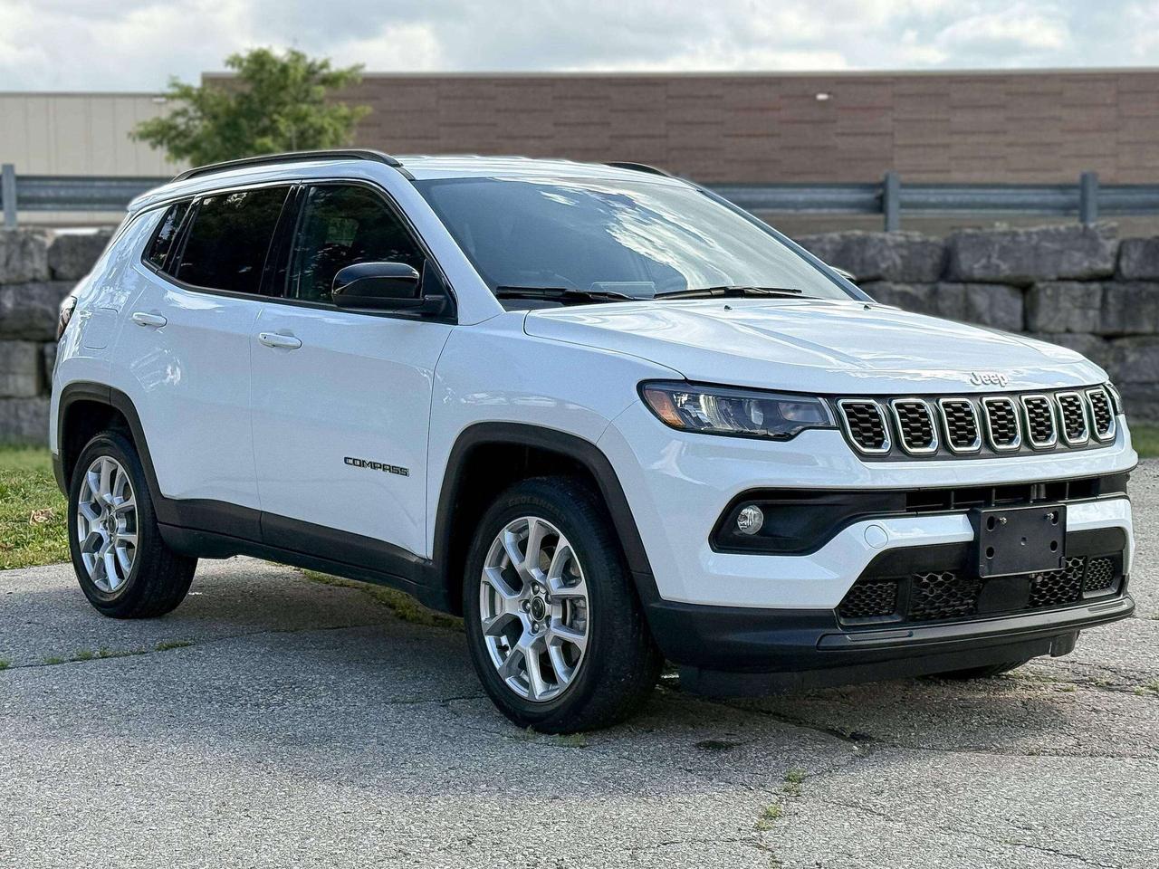 2025 Jeep Compass North | BLUETOOTH | HEATED SEATS | Photo2