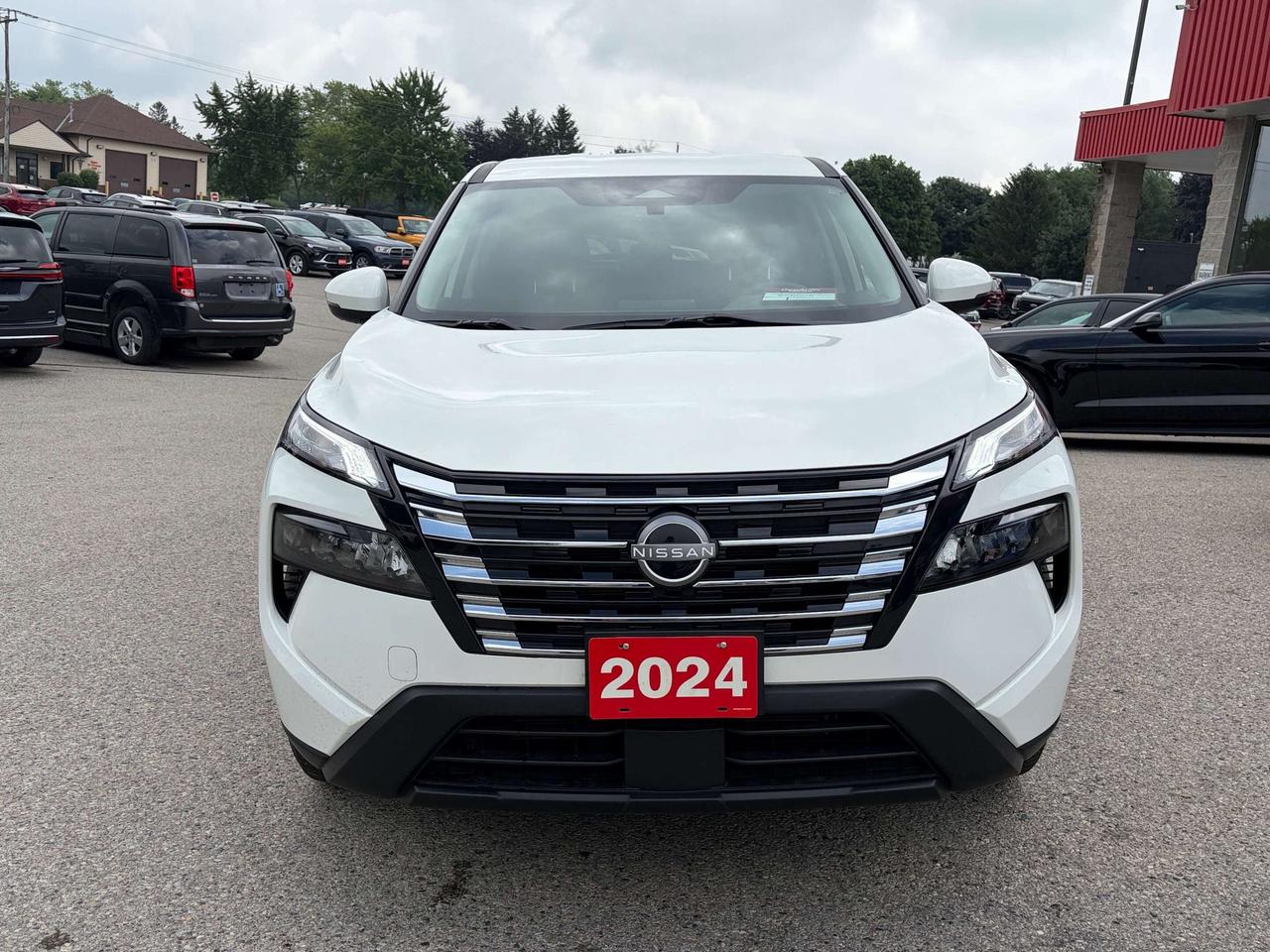 2024 Nissan Rogue S, CLEAN CARFAX, REMOTE START, BACK UP CAMERA! - Photo #3