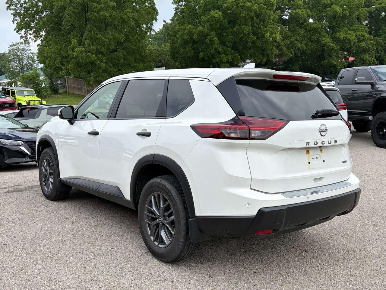2024 Nissan Rogue S, CLEAN CARFAX, REMOTE START, BACK UP CAMERA! - Photo #6